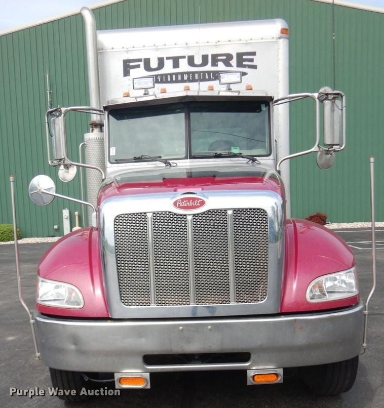 image for item IT9436 2006 Peterbilt 335  box truck