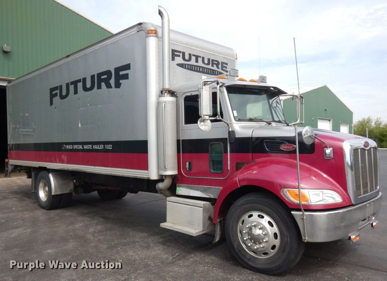 image for item IT9436 2006 Peterbilt 335  box truck