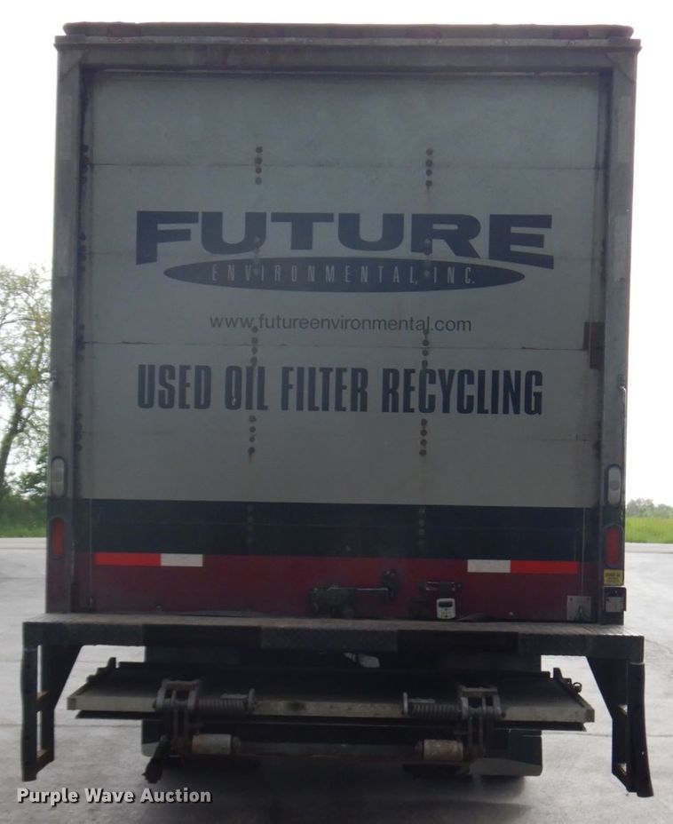 image for item IT9436 2006 Peterbilt 335  box truck