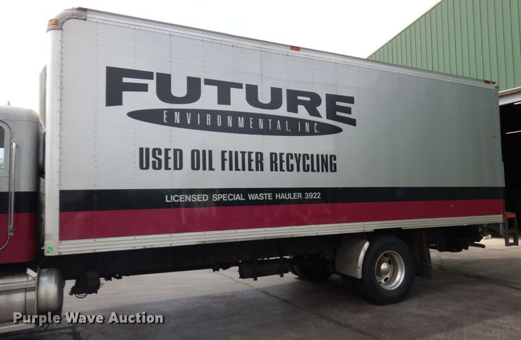 image for item IT9436 2006 Peterbilt 335  box truck