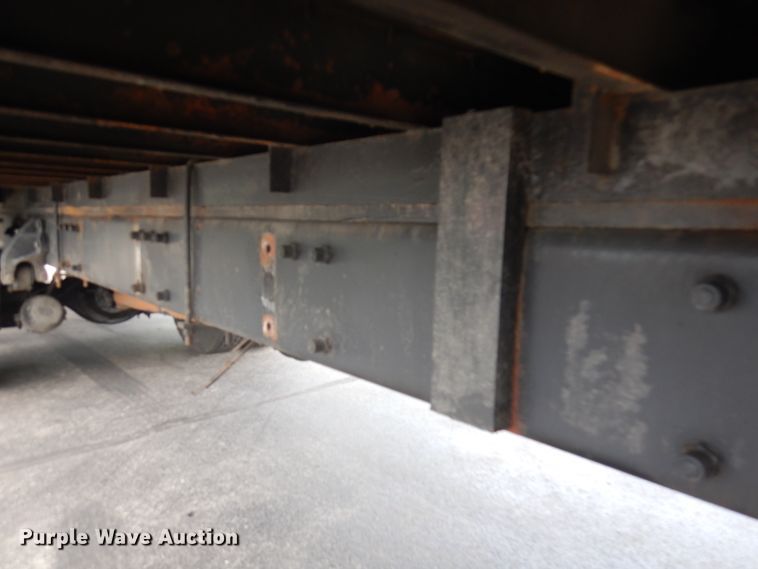 image for item IT9436 2006 Peterbilt 335  box truck