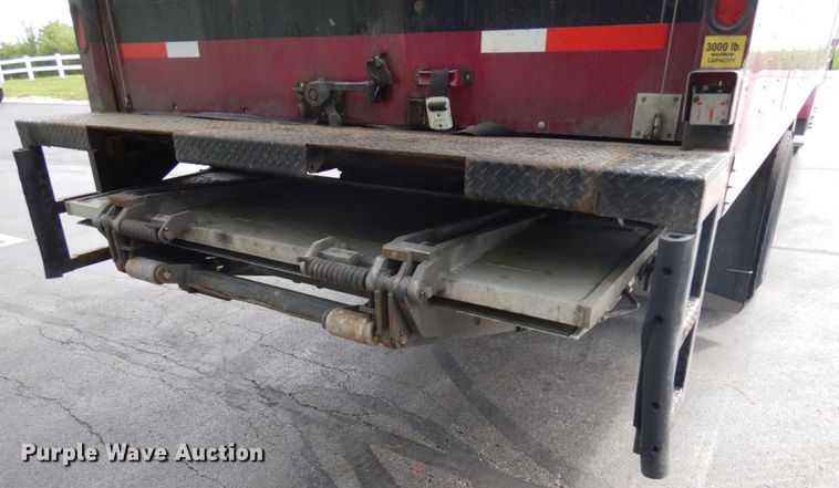 image for item IT9436 2006 Peterbilt 335  box truck