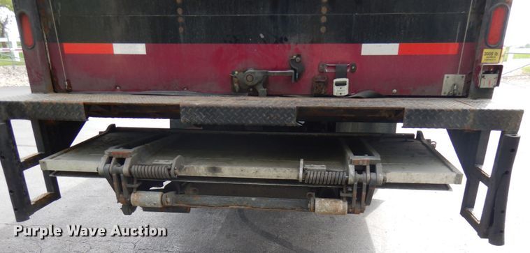 image for item IT9436 2006 Peterbilt 335  box truck