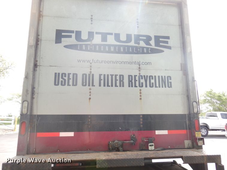 image for item IT9436 2006 Peterbilt 335  box truck