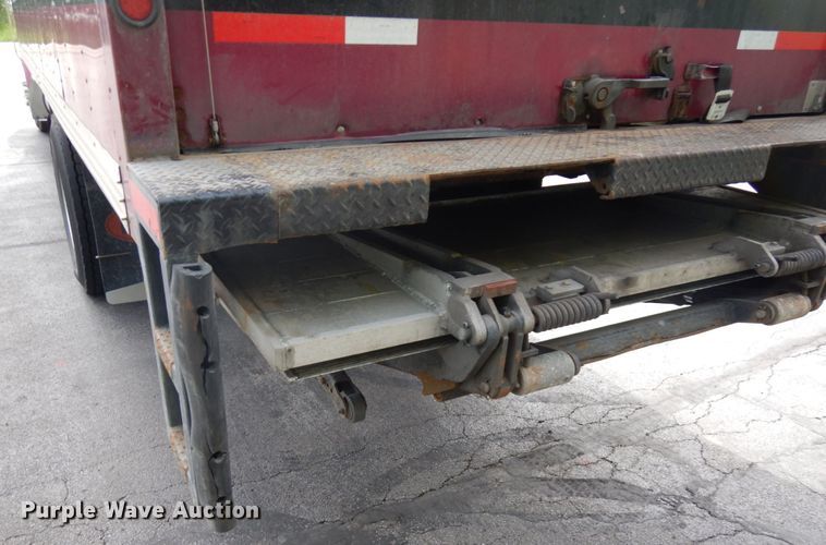 image for item IT9436 2006 Peterbilt 335  box truck