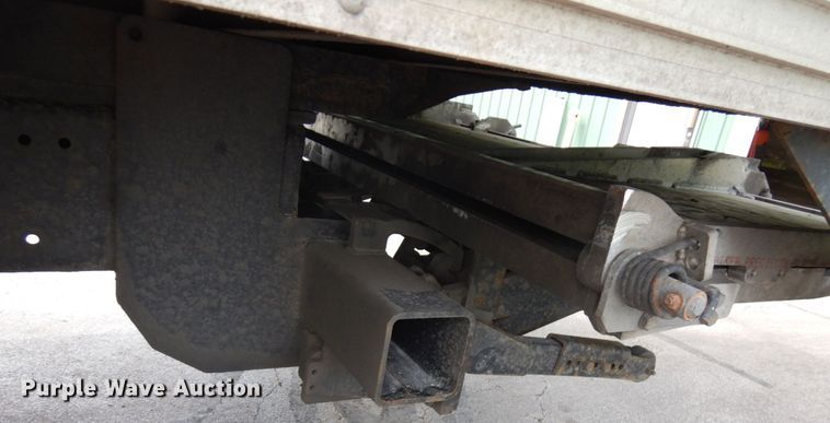 image for item IT9436 2006 Peterbilt 335  box truck