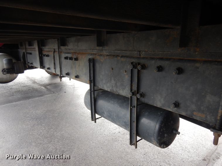 image for item IT9436 2006 Peterbilt 335  box truck