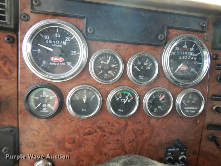 image for item IT9436 2006 Peterbilt 335  box truck