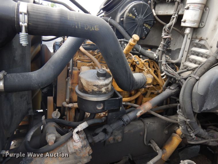 image for item IT9436 2006 Peterbilt 335  box truck