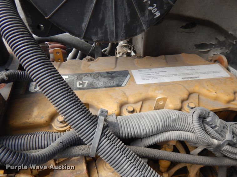 image for item IT9436 2006 Peterbilt 335  box truck