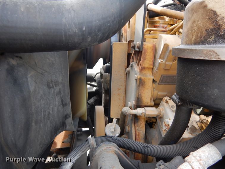 image for item IT9436 2006 Peterbilt 335  box truck