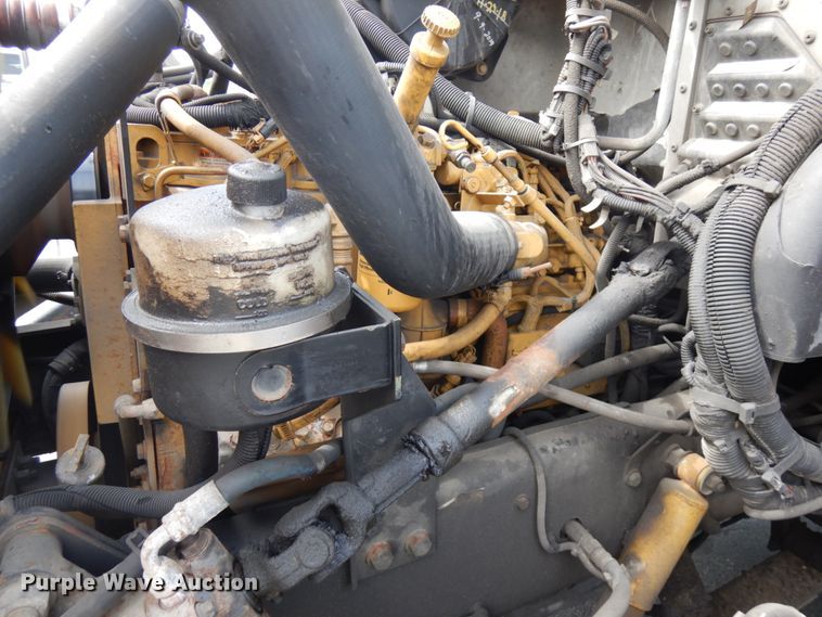 image for item IT9436 2006 Peterbilt 335  box truck