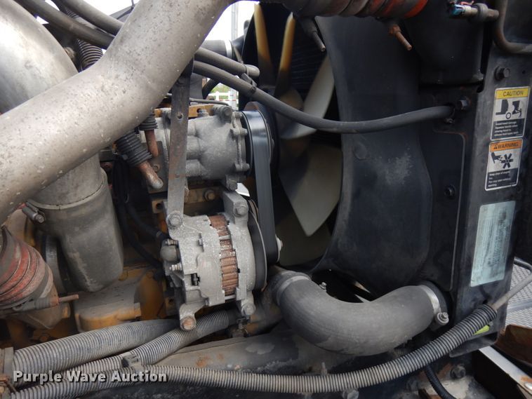 image for item IT9436 2006 Peterbilt 335  box truck