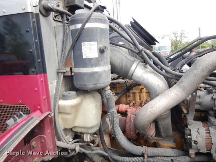 image for item IT9436 2006 Peterbilt 335  box truck