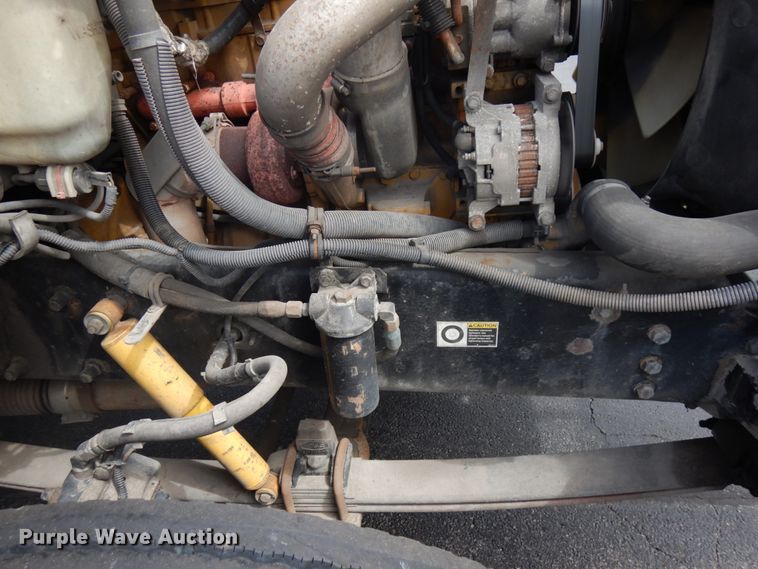 image for item IT9436 2006 Peterbilt 335  box truck