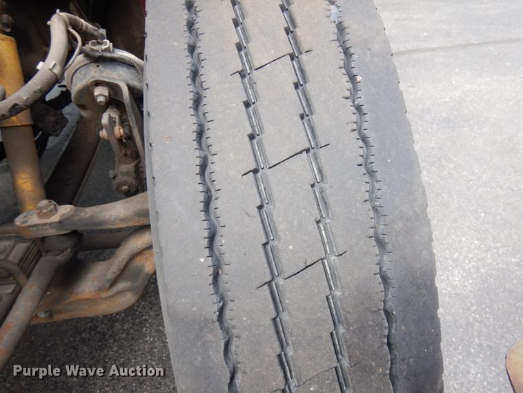 image for item IT9436 2006 Peterbilt 335  box truck