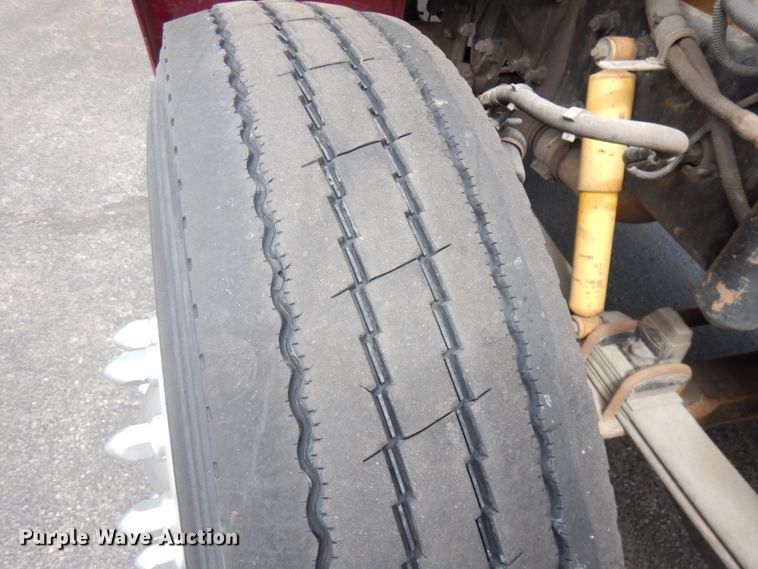 image for item IT9436 2006 Peterbilt 335  box truck