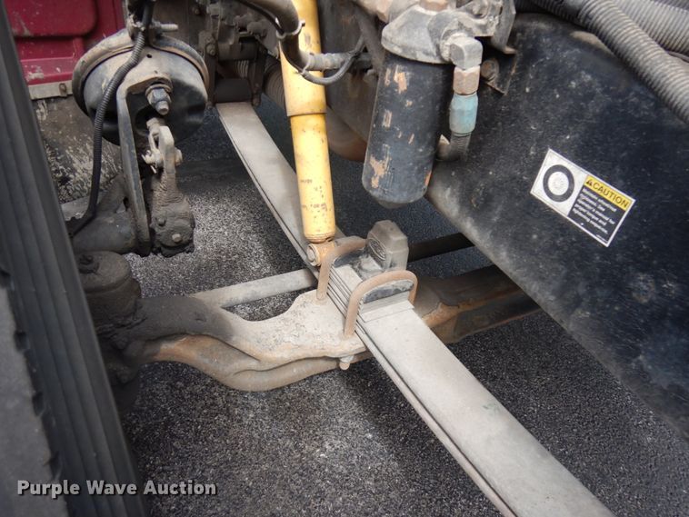 image for item IT9436 2006 Peterbilt 335  box truck