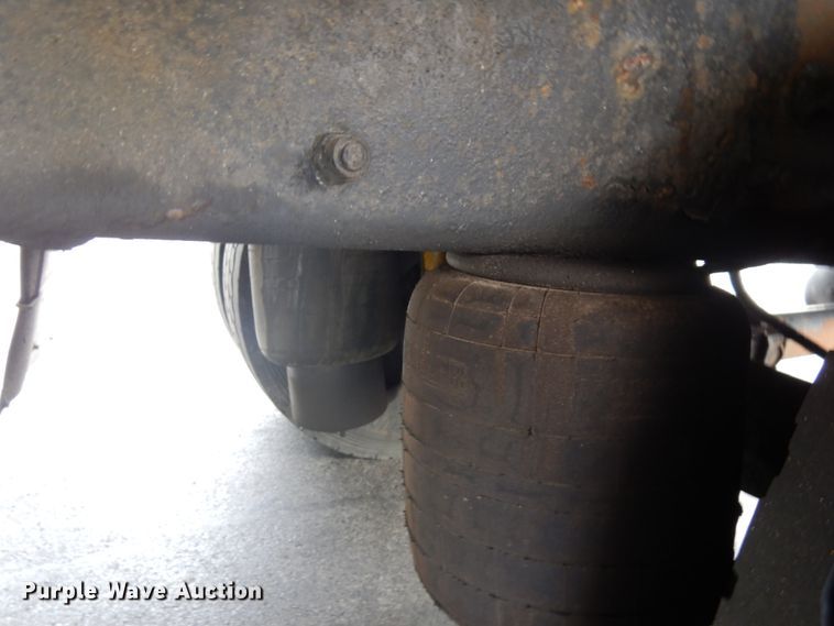 image for item IT9436 2006 Peterbilt 335  box truck