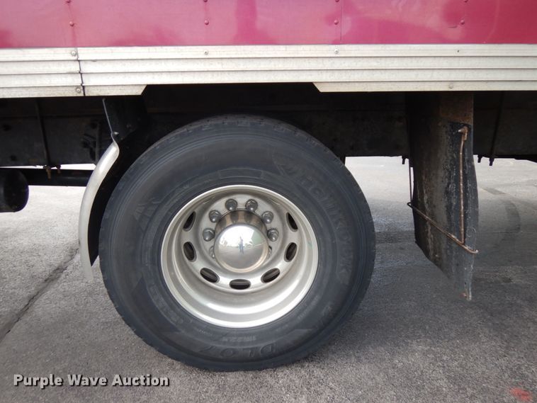 image for item IT9436 2006 Peterbilt 335  box truck