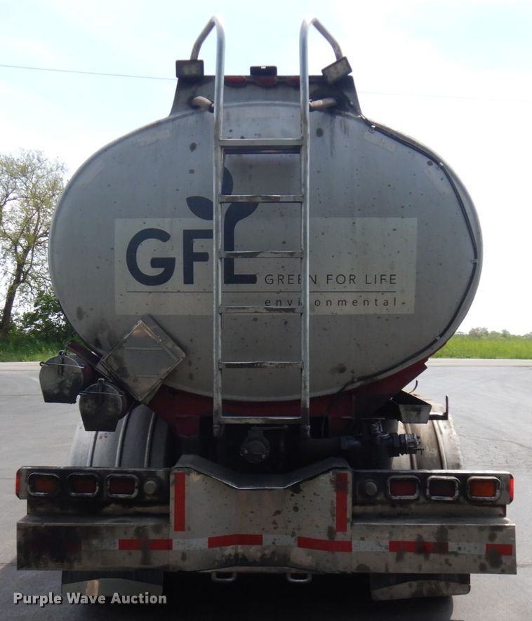 image for item IT9437 1992 Peterbilt 377  fuel truck