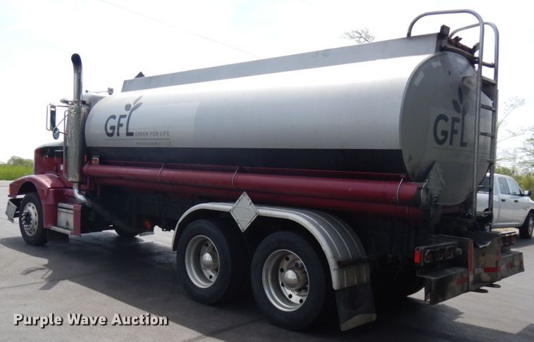 image for item IT9437 1992 Peterbilt 377  fuel truck