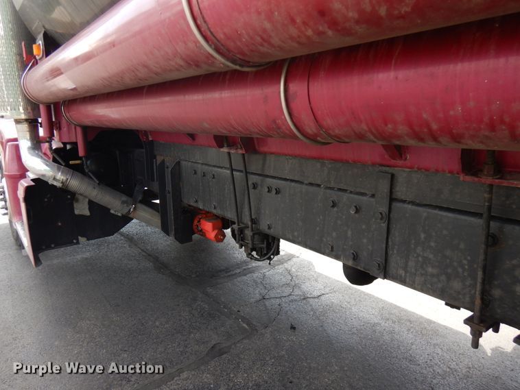 image for item IT9437 1992 Peterbilt 377  fuel truck