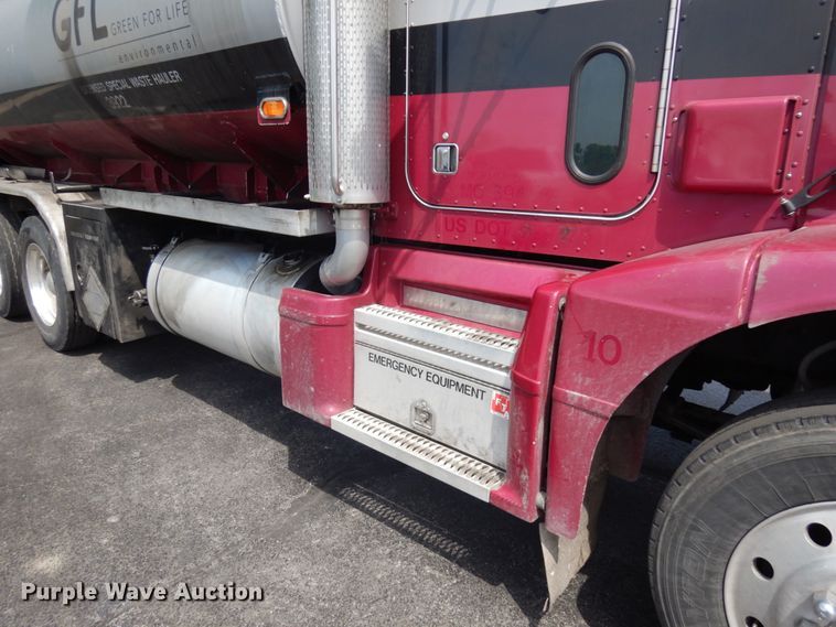 image for item IT9437 1992 Peterbilt 377  fuel truck