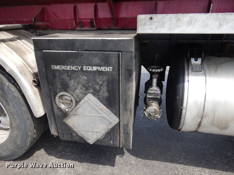 image for item IT9437 1992 Peterbilt 377  fuel truck