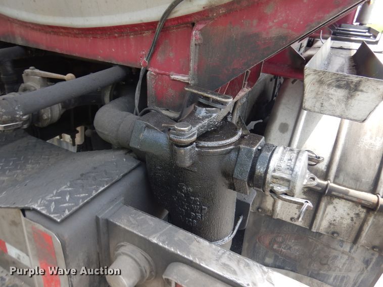 image for item IT9437 1992 Peterbilt 377  fuel truck