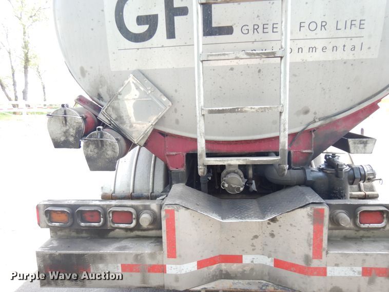 image for item IT9437 1992 Peterbilt 377  fuel truck