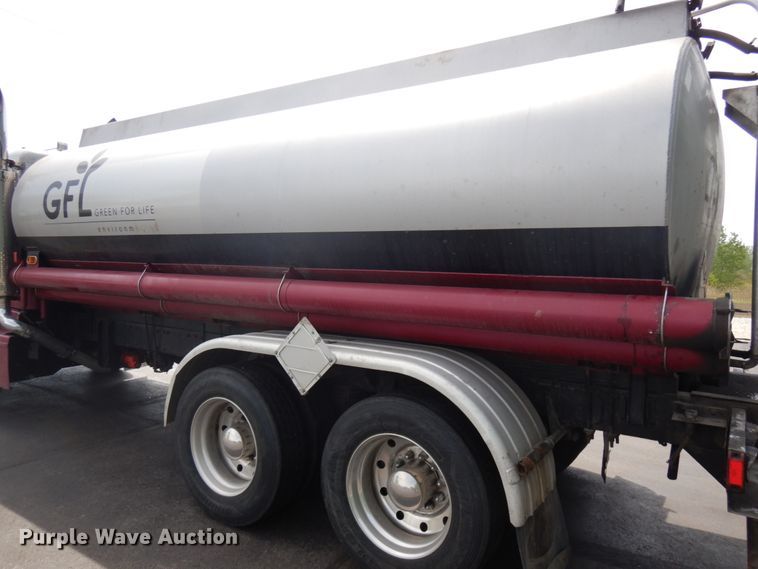 image for item IT9437 1992 Peterbilt 377  fuel truck