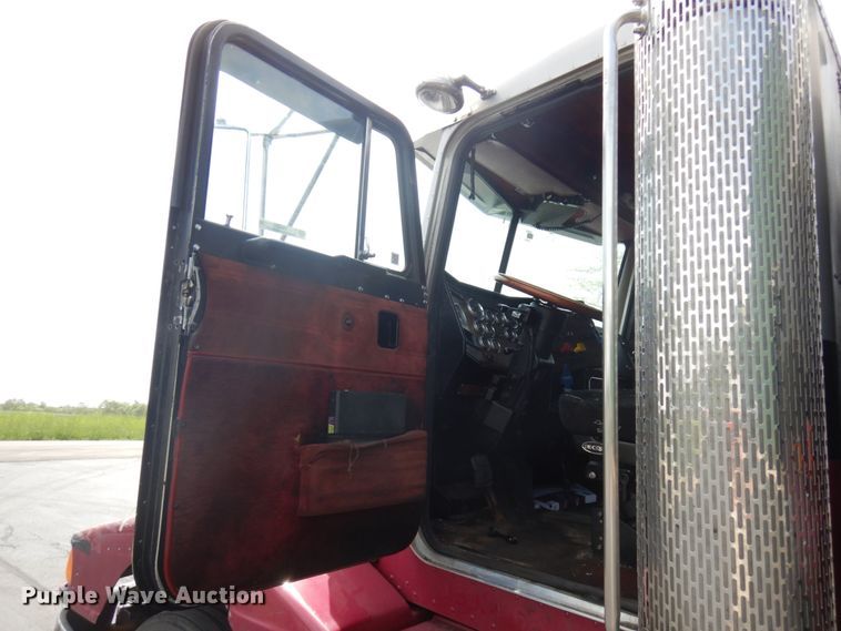 image for item IT9437 1992 Peterbilt 377  fuel truck