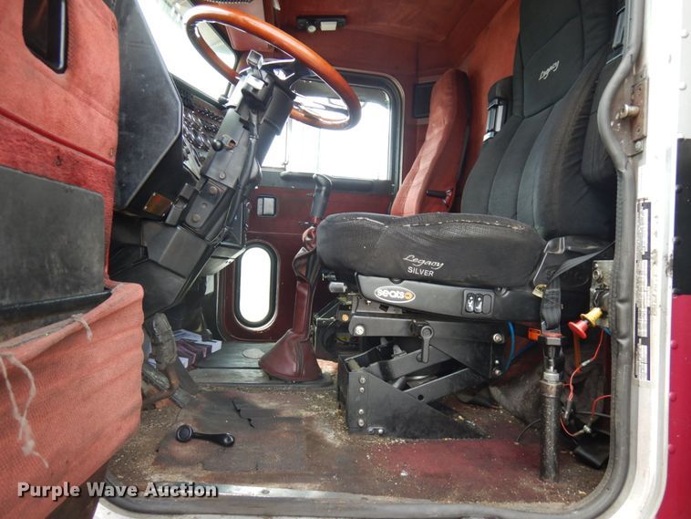 image for item IT9437 1992 Peterbilt 377  fuel truck