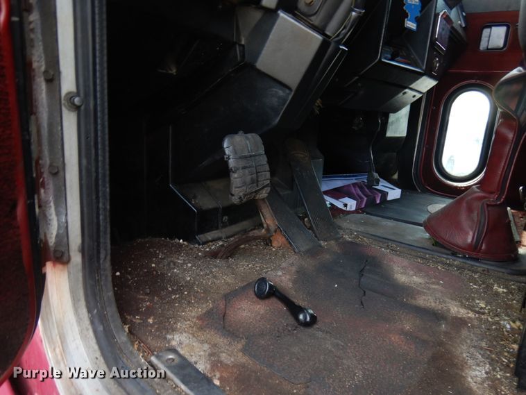 image for item IT9437 1992 Peterbilt 377  fuel truck