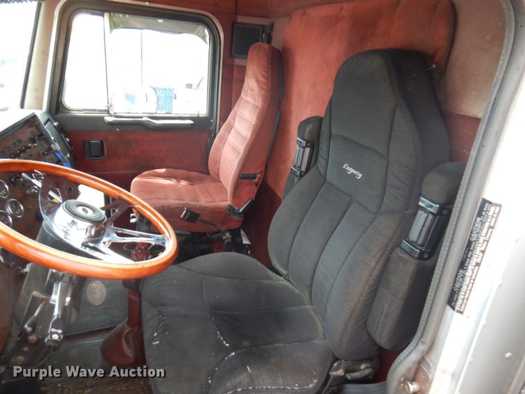 image for item IT9437 1992 Peterbilt 377  fuel truck