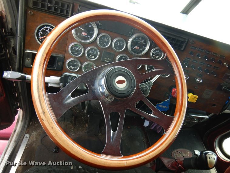 image for item IT9437 1992 Peterbilt 377  fuel truck