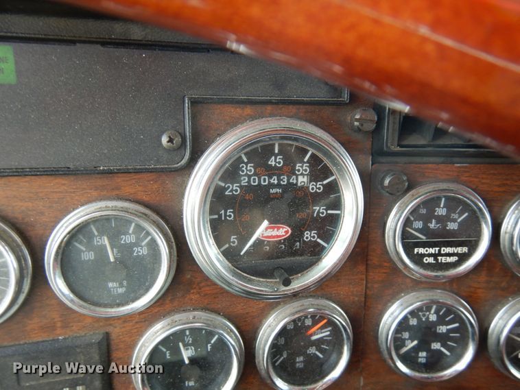 image for item IT9437 1992 Peterbilt 377  fuel truck