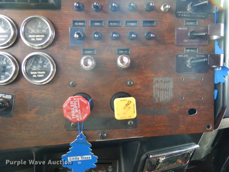 image for item IT9437 1992 Peterbilt 377  fuel truck