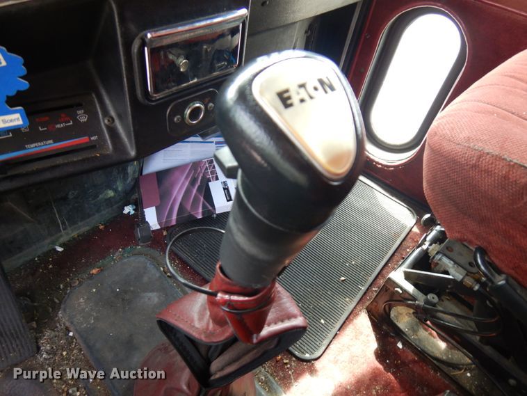 image for item IT9437 1992 Peterbilt 377  fuel truck