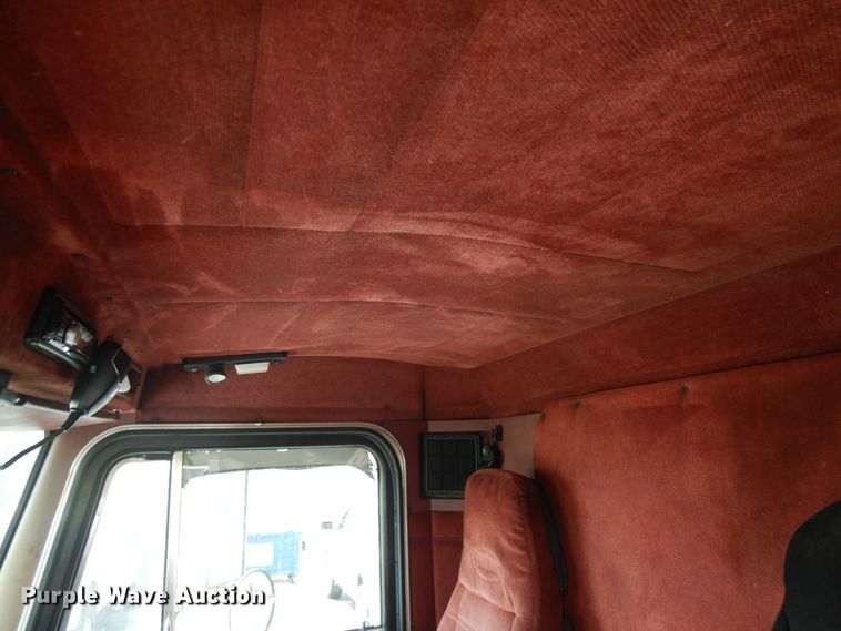 image for item IT9437 1992 Peterbilt 377  fuel truck