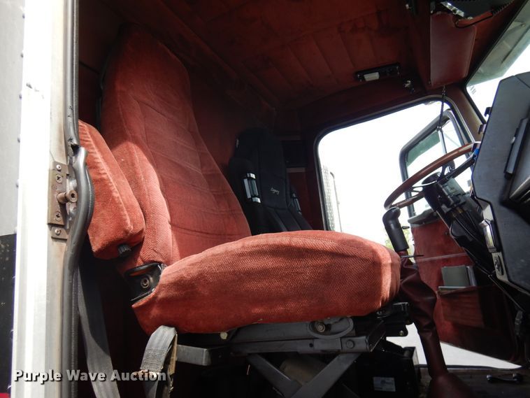 image for item IT9437 1992 Peterbilt 377  fuel truck