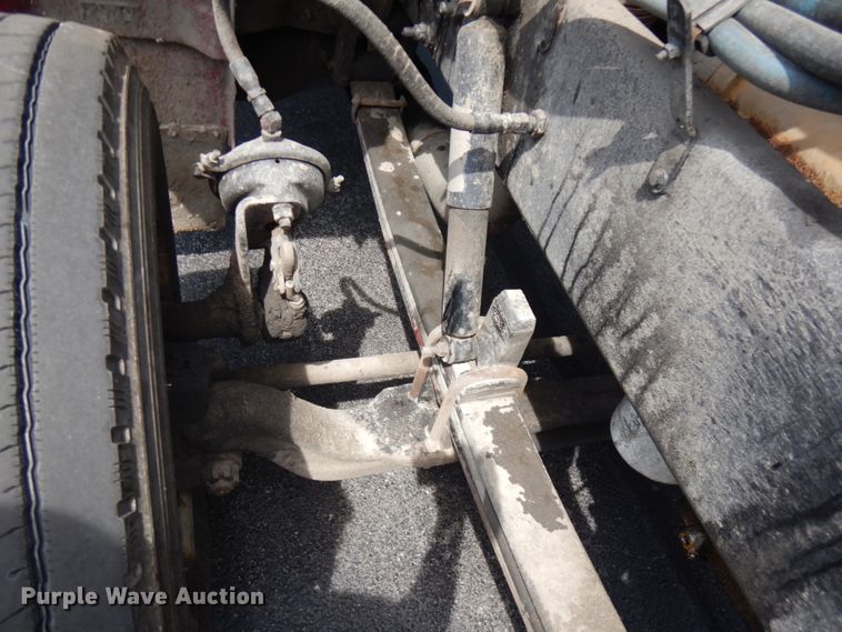 image for item IT9437 1992 Peterbilt 377  fuel truck