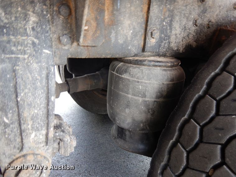 image for item IT9437 1992 Peterbilt 377  fuel truck