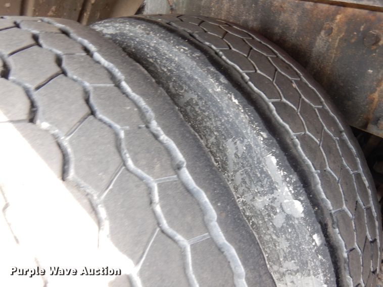 image for item IT9437 1992 Peterbilt 377  fuel truck