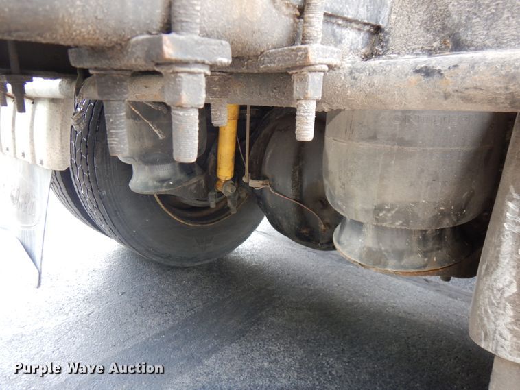 image for item IT9437 1992 Peterbilt 377  fuel truck