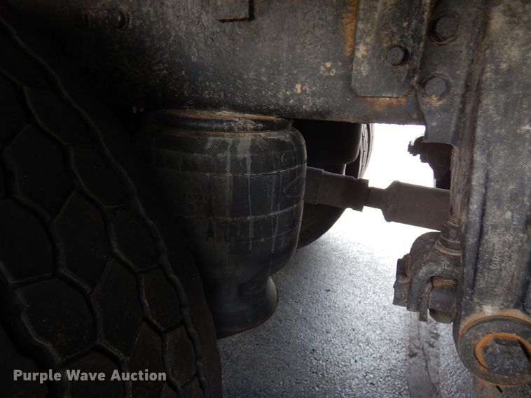 image for item IT9437 1992 Peterbilt 377  fuel truck