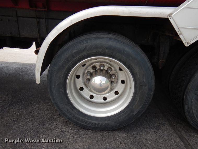 image for item IT9437 1992 Peterbilt 377  fuel truck