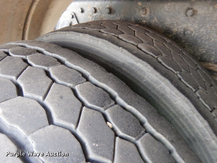 image for item IT9437 1992 Peterbilt 377  fuel truck