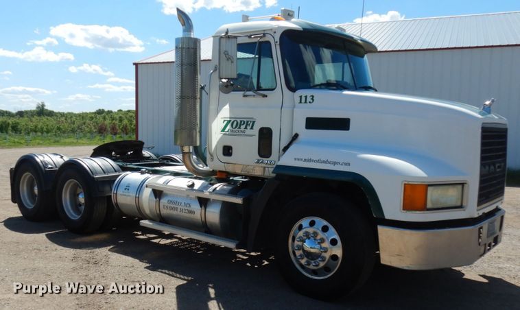 image for item IT9455 1999 Mack CH613  semi truck